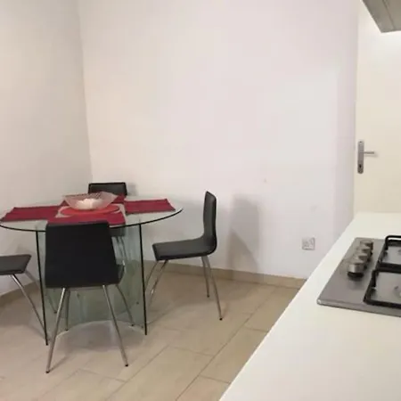 / Sliema Wifi & Ac ! Great Value & Location Apartament Gzira