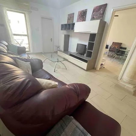 / Sliema Wifi & Ac ! Great Value & Location Apartament Gzira