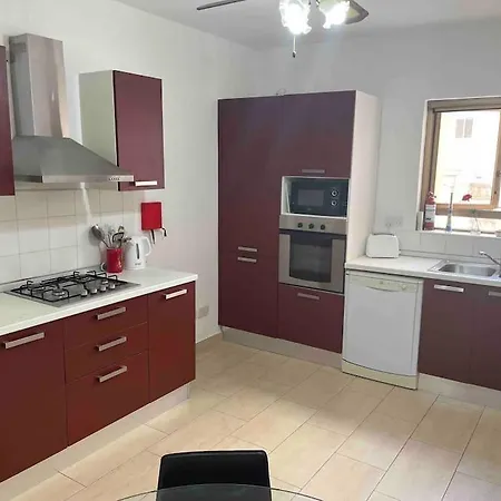 / Sliema Wifi & Ac ! Great Value & Location *