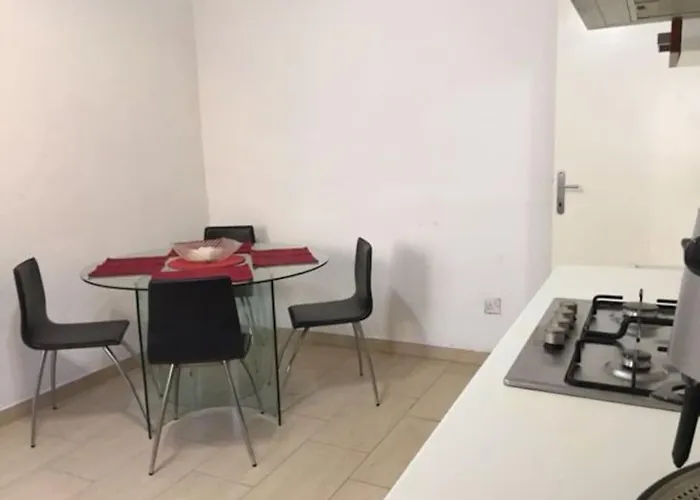 / Sliema Wifi & Ac ! Great Value & Location Appartamento Gzira